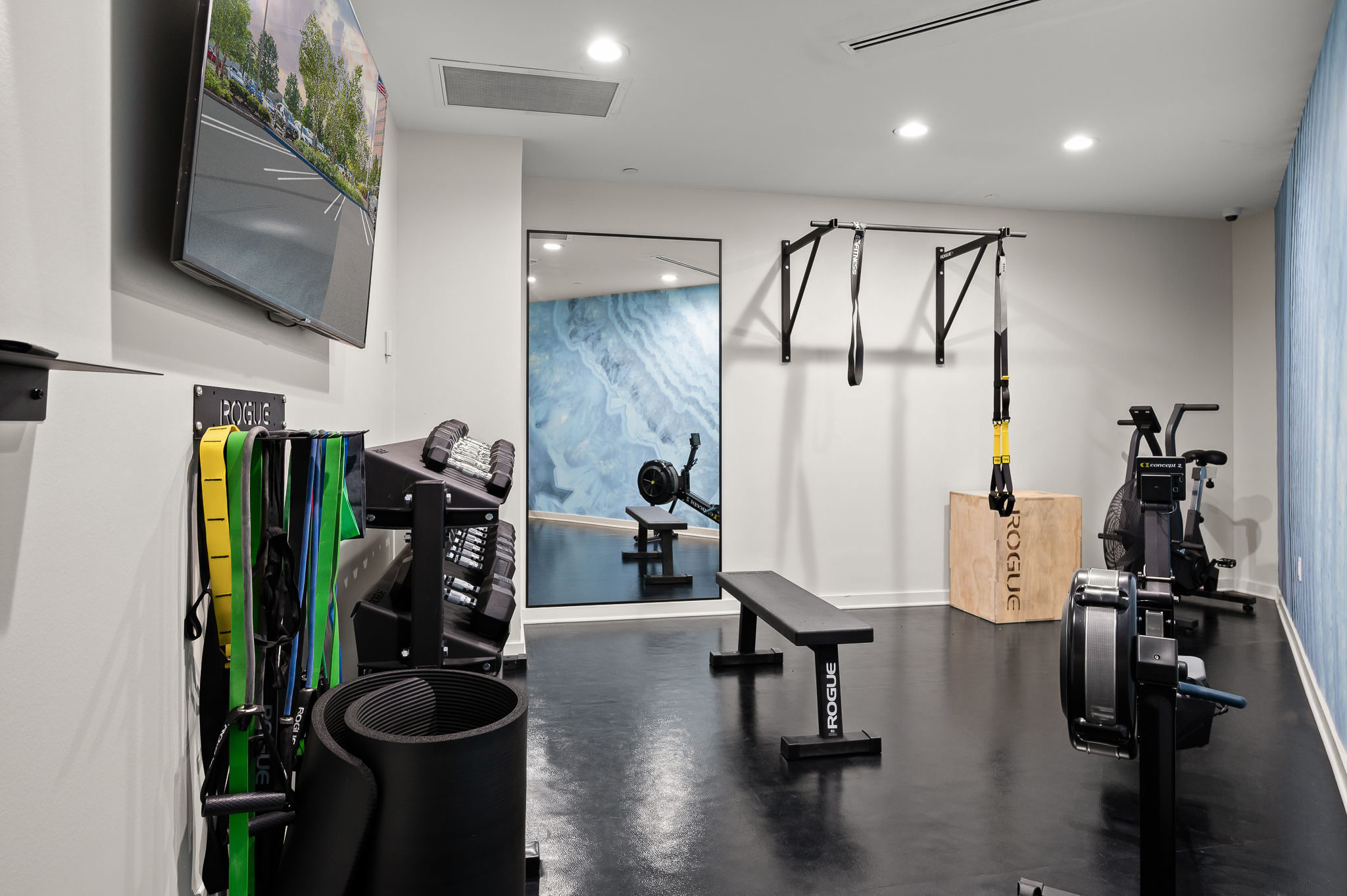 vitra-apartments-fitness-room-bench-rower-straps-115 Gym in apartments